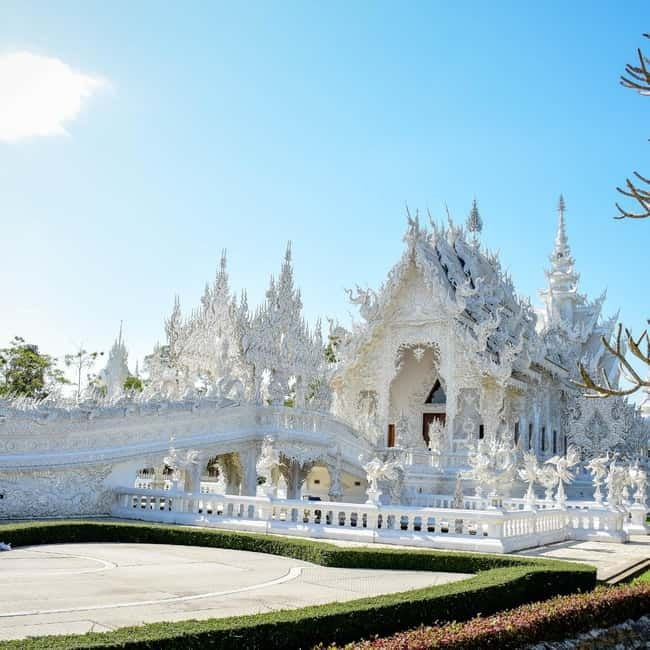 Chiang Mai: Chiang Rai Famous Temples & Hot Springs Day Trip - Long Neck Karen Village Stop: Only With Certain Options