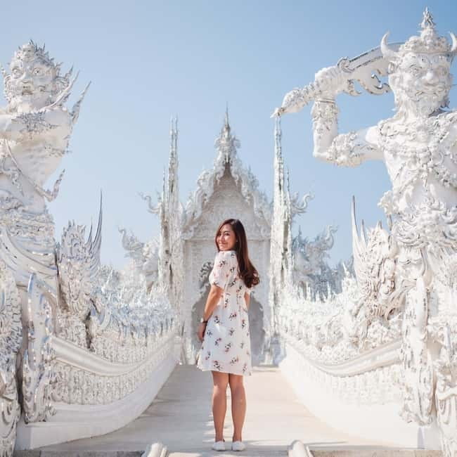 Chiang Mai: Chiang Rai Famous Temples & Hot Springs Day Trip - Wat Rong Khun and Wat Rong Suea Ten: White and Blue Temple Time