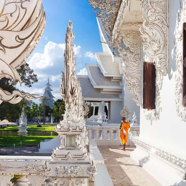 Chiang Mai: Chiang Rai Famous Temples & Hot Springs Day Trip - Baan Dam Museum, Lalitta Café, and Huay Pla Kang Temple