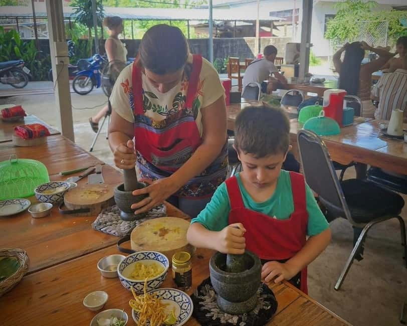 Chiang Mai: Cooking Class, Market and Thai Herbs Garden Tour - Cooking with your instructor: what makes it click