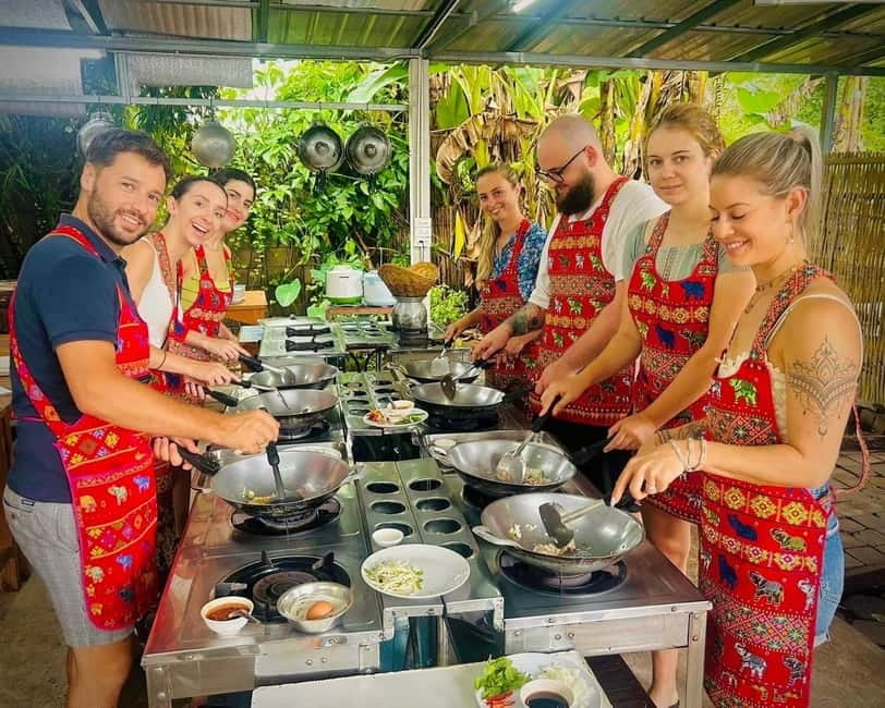 Chiang Mai: Cooking Class, Market & Thai Herbs Garden Tour - Thai Herb Garden and the organic kitchen garden vibe