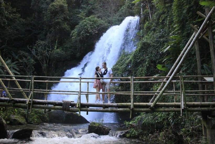 Chiang Mai: Doi Inthanon Hiking & Elephant Sanctuary Program - Lunch and elephant-bathing prep: what to pack so you enjoy every minute