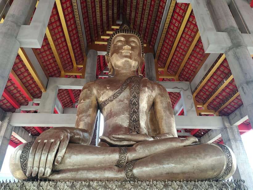 Chiang Mai: Elephants, Sticky Waterfalls, Market and Temple - Lunch and snacks: included local fuel for a full day