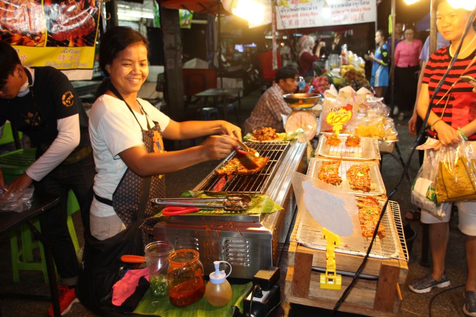 Chiang Mai: Evening Local Street Food Market Tour - Kanom Jeen and Northern Thai Comfort Food