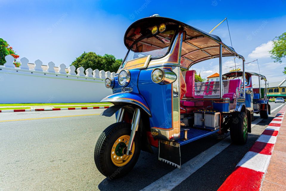 Chiang Mai: Exploration of Old City by Private Tuk-Tuk - Wat Phra Singh Woramahawihan and the Three Kings Monument moment