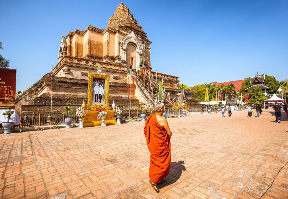 Chiang Mai: Exploration of Old City by Private Tuk-Tuk - Muang Mai Market and Warorot Market: where the trip turns practical