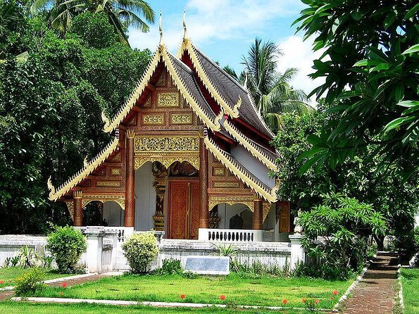 Chiang Mai: Historic Old City Bike Tour - Morning or Night - Riding to Tha Phae Gate: from quiet lanes to a historic trade entrance