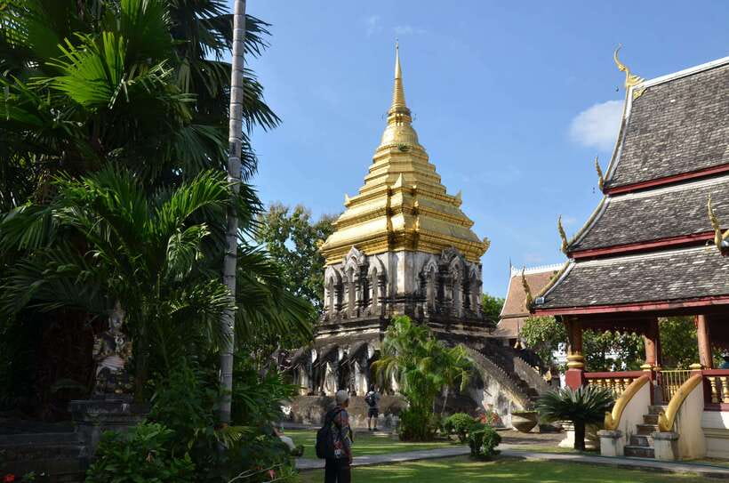 Chiang Mai: Historic Temples and City Guided Walking Tour - Wat Phra Singh: Classic Lanna Architecture You Can Actually Read