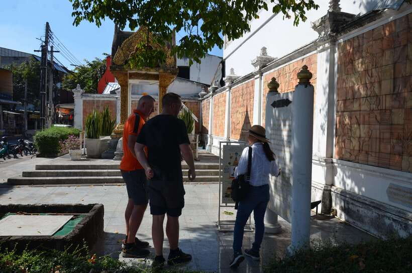 Chiang Mai: Historic Temples and City Guided Walking Tour - Wat Chedi Luang: Ruins, a Chedi Highlight, and a Buddha Inside
