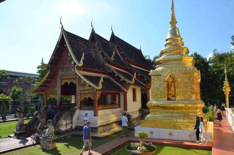 Chiang Mai: Historic Temples and City Guided Walking Tour - Pace, Comfort, and the Small Details That Make It Easier