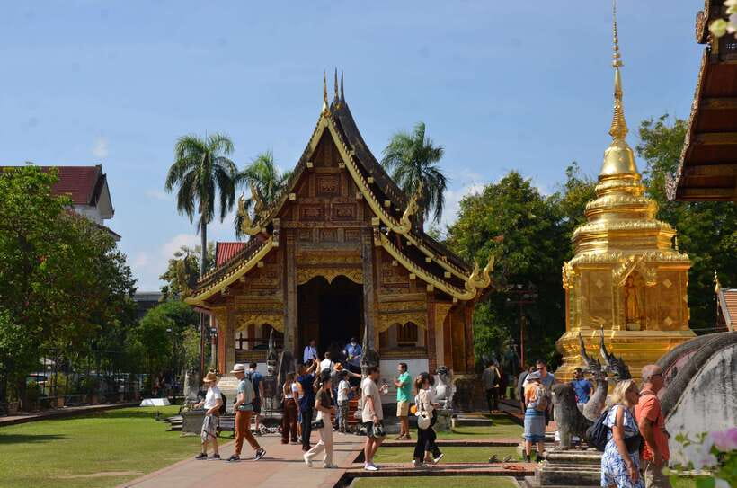 Chiang Mai: Historic Temples and City Guided Walking Tour - Three Kings Monument: A Quick Reset in the Walled Old Town