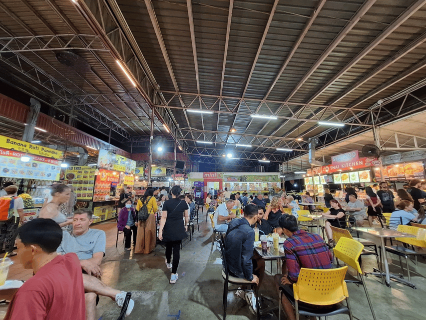 Chiang Mai: Kalare Night Bazaar Boxing Stadium Muay Thai - Food and drinks around the Night Bazaar: plan your snack strategy