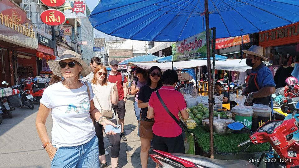 Chiang Mai: Local Food and Markets Guided Walking Tour - Stop 2: Go Neng for Pa Thong Ko (Dough Sticks With Character)