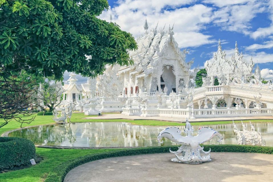 Chiang Mai: Long Neck Village & Chiang Rai’s Iconic Temples - The guide experience: why English narration changes everything