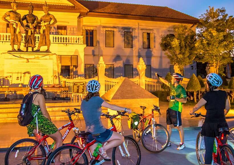 Chiang Mai: Private Historic Old City Bike Tour - Night - The Three Kings Monument and Wat Intakhin: where the city’s center gets explained