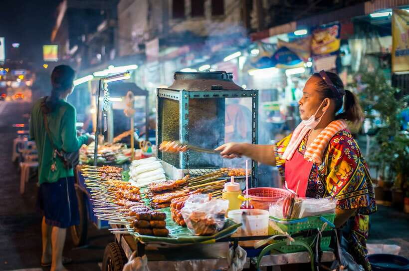 Chiang Mai: Private Historic Old City Bike Tour - Night - What the cycling actually feels like: safety, traffic, and pacing