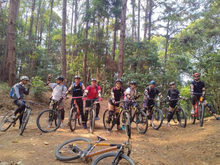 Chiang Mai: Suthep National Park Hiking & DH Mountain Biking - Guides, safety gear, and the small-group advantage (why it matters)