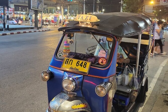 Chiang Mai Temples and Market Tuk-Tuk Evening Night Tour - Chiang Mai Night Bazaar: Street Food Tastings and a Much Easier First Visit