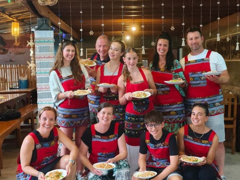 Chiang Mai: Traditional Thai Cooking Class with Market Tour - Group size, English instruction, and the difference good chefs make
