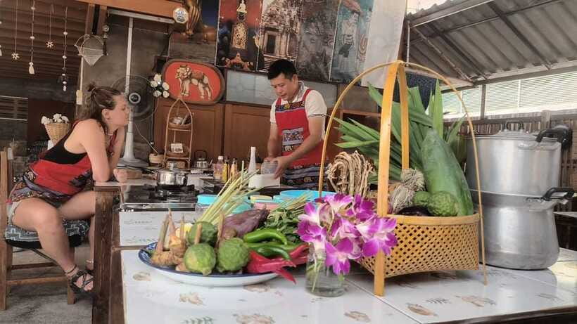 Chiang Mai: Traditional Thai Cooking Class with Market Tour - Price and value: why $32 can feel fair (or not)