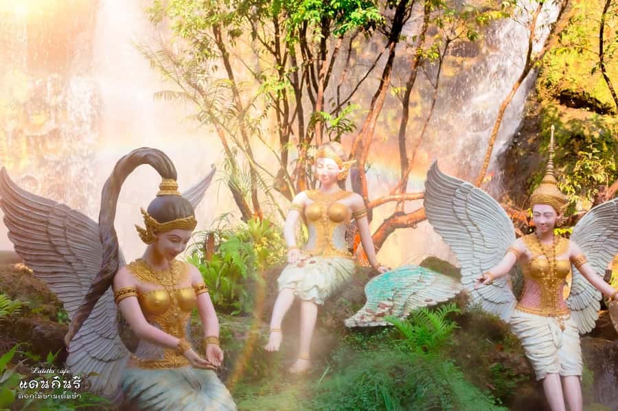 Chiang Mai: White, Blue & Red Temples Tour with Lalitta Cafe - Quick hits before you go