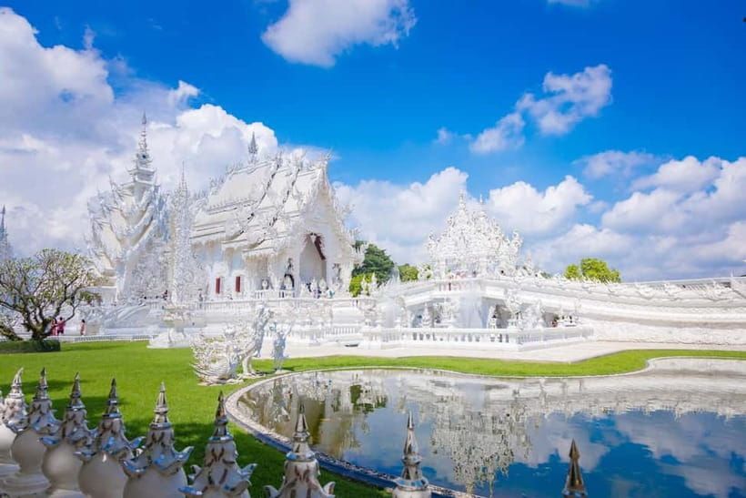 Chiang Mai: White, Red/Black & Blue Temples Tour with Lunch - Getting picked up in Chiang Mai: the schedule you need to plan around