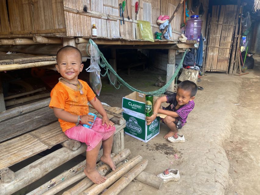 Chiang Rai: Popular Sightseeing Tour 7 places , Buffet Lunch - Who This Tour Fits: Small Group, AC Vehicle, English-First Guides