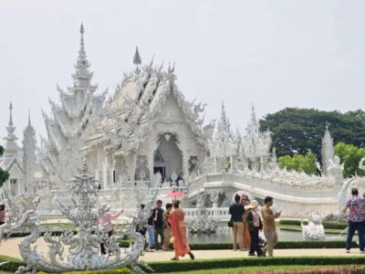 Chiang Rai: Private Tour with Driver and Custom Itinerary - Wat Rong Khun, the White Temple’s mirrored chaos (in a good way)
