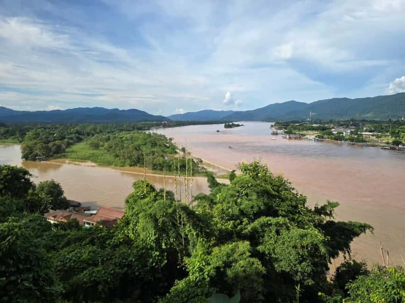 Chiang Rai: Private Tour with Driver and Custom Itinerary - Golden Triangle: Thailand, Laos, and Myanmar in one view line