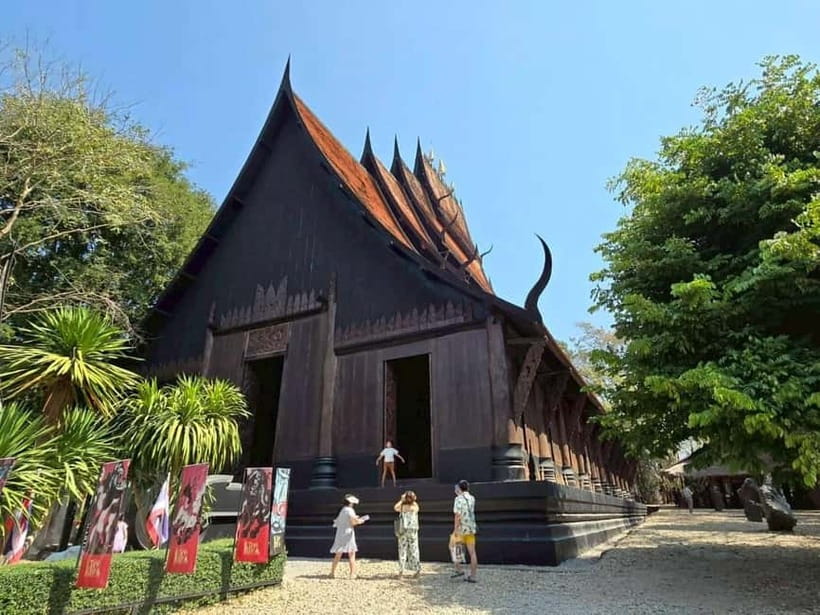 Chiang Rai: Private Tour with Driver and Custom Itinerary - The quiet power of a lunch break and photo angles