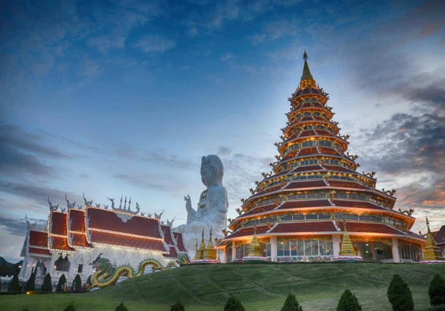 Chiang Rai White, Blue, Red 3 Temples Tour - Wat Rong Khun (White Temple) and Why the Detail Feels Like a Full-Time Job