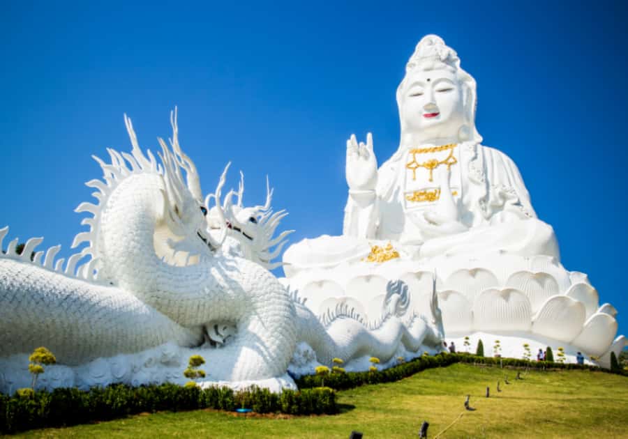 Chiang Rai: White, Blue, Red Temples, Long Neck Tour - Guides make or break it: Bee, Goi, Koi, Paul, and friends