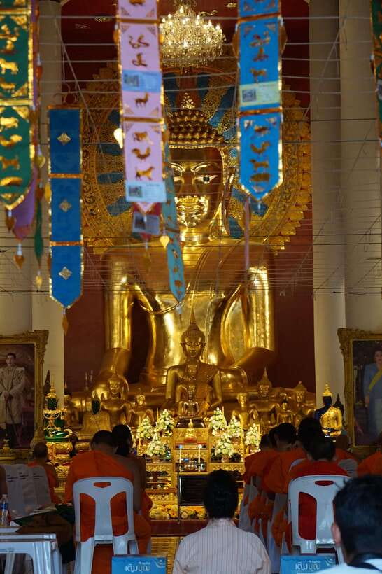 Chiangmai: Temple And City Walking Tour With Ex-Monk - Wat Phra Singh: The Monastery of the Lion Buddha