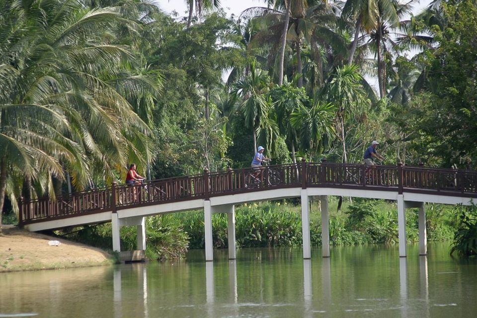 Colors Of Bangkok: 4-Hour Small Group Bike Tour - Wat Bang Krasop: a temple visit that feels local