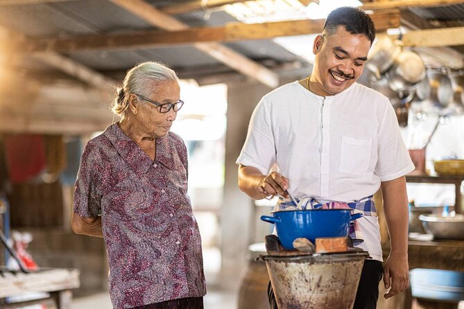 Cooking Class by Samui Native Instructor Geng and O Family - Big Budha Samui Market: Herbs, Veg, and Curry Paste in 15 Minutes