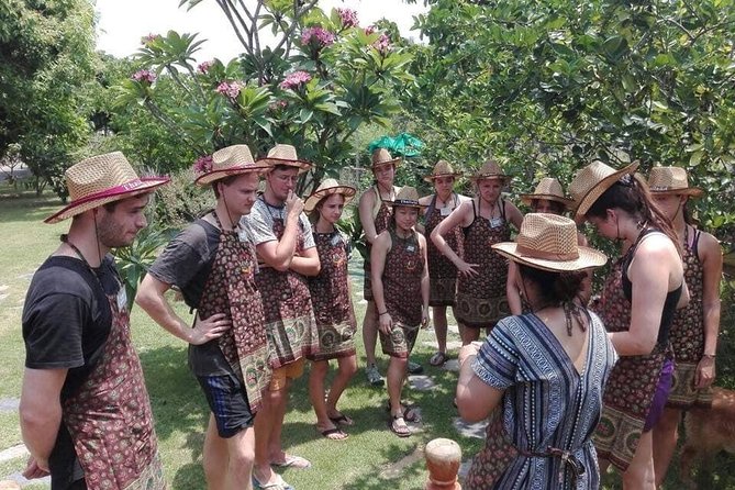 Cooking Evening Class Chiang Mai Visit Organic Garden and Market - How the Chiang Mai Market-to-Garden Rhythm Works