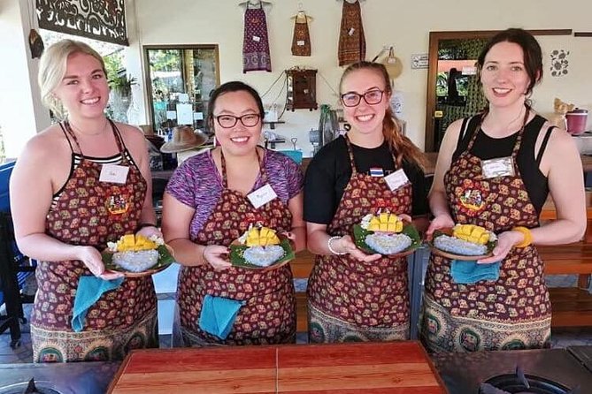 Cooking Evening Class Chiang Mai Visit Organic Garden and Market - Inside Siam Garden Cooking School: Six Dishes, Real Stations