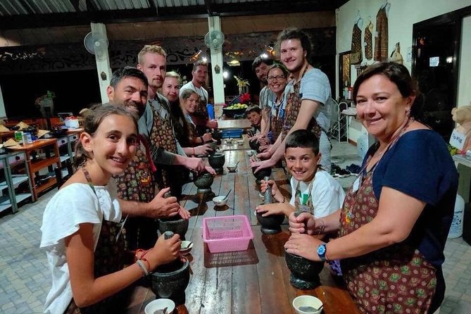 Cooking Evening Class Chiang Mai Visit Organic Garden and Market - Learning Experience: Efficient, Friendly, and Beginner-Ready