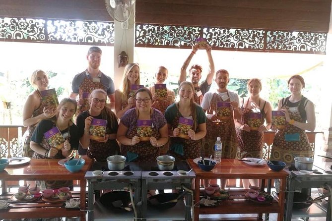 Cooking Morning Class Chiang Mai Visit Organic Garden and Market - The Organic Garden Stop: Herbs You’ll Recognize After the Class