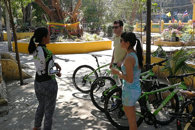 Explore Bangkok by Bike & Boat with Lunch - Talad Plu Market: smells, snacks, and everyday commerce
