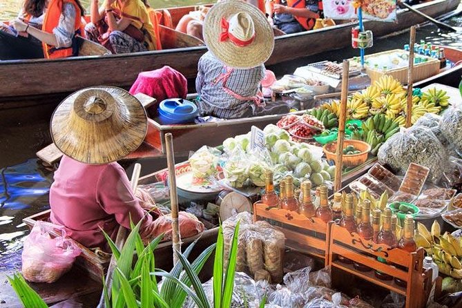 Floating Markets and Bridge on River Kwai Tour from Bangkok - The optional smaller canoe ride: when extra cost makes sense