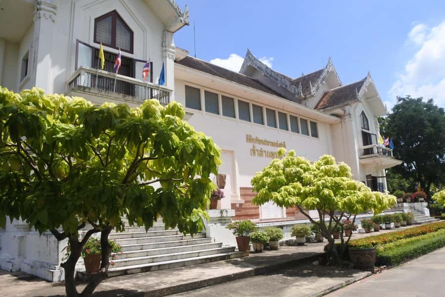 From Bangkok: Ayutthaya Private Full-Day UNESCO Trip - Lunch at Krungsri River Hotel: refuel without losing momentum