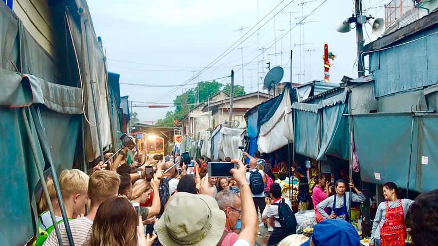 From Bangkok: Floating & Railway Markets Tour & Coconut Farm - Damnoen Saduak floating market by longtail boat: what you’re really seeing