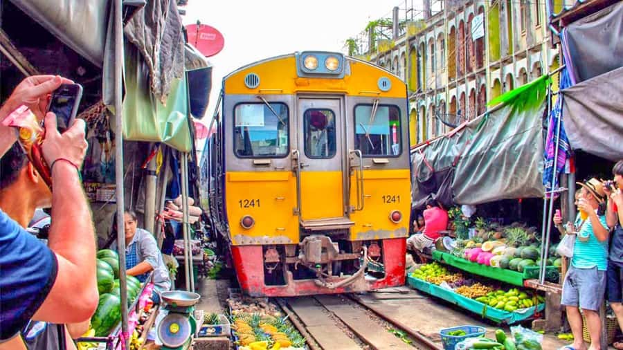 From Bangkok: Markets and Ayutthaya Tour - A Full-Day Escape From Bangkok: Early Start, Air-Conditioned Comfort