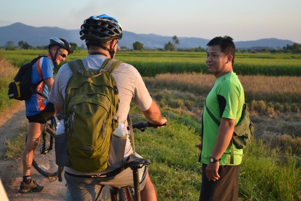 From Chiang Mai: Mae Taeng Valley and Waterfalls Cycle Tour - The lunch break: Thai set meal in a garden setting