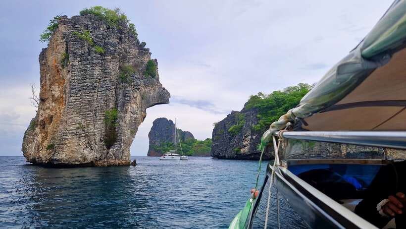 From Koh Lanta: Koh Haa & Koh Rok Snorkel Tour by Speedboat - Lunch on Koh Rok beach: the part that feels like a real break