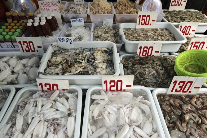 Go where the locals go, Eat what the locals eat! Food Tour with Local Foodies - Warorot Market (Kad Luang) at 4pm: the best place to start hungry