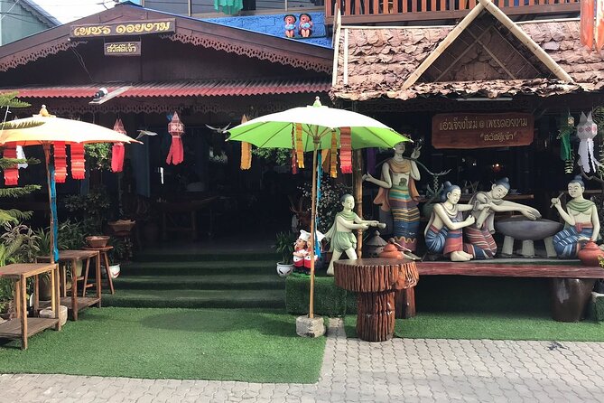 Go where the locals go, Eat what the locals eat! Food Tour with Local Foodies - Private driver and timing: why it matters more than you think