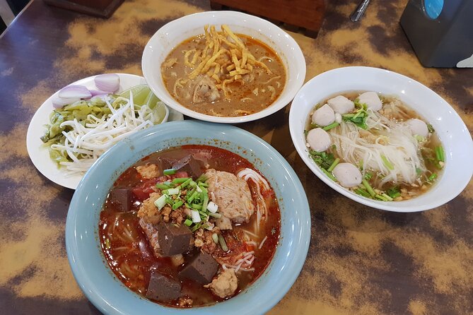 Go where the locals go, Eat what the locals eat! Food Tour with Local Foodies - What to eat first, what to save, and how to not waste appetite