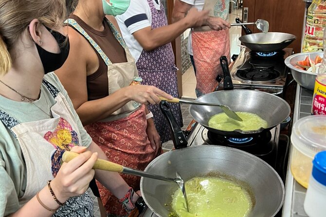 Half day Thai cooking Class + Market tour+Garden tour - Mae Somchit Kata Fresh Market: learning produce like a local shopper